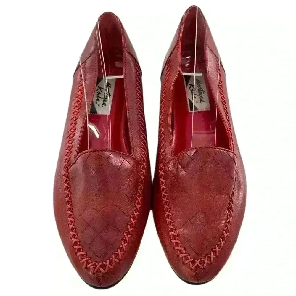 Girls flats size 3.5 red leather pointy toe loafers 80s 90s grannycore